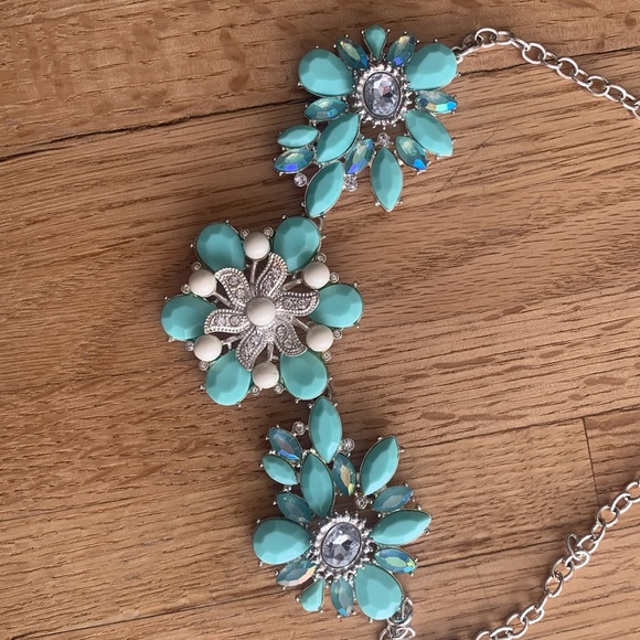 Avon Jewelry Set - Picture 4 of 6